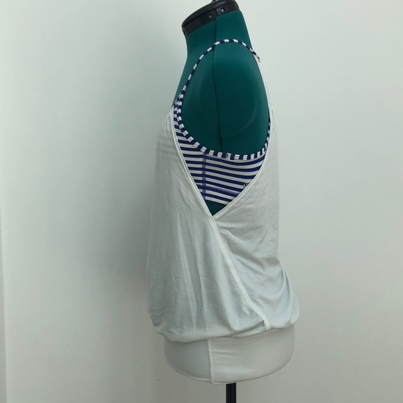 Lululemon Tank Top with Built-in Bra. Size 4 - Picture 3 of 7
